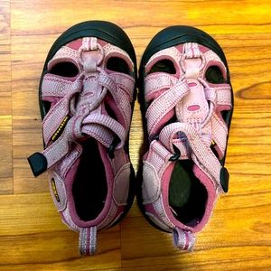 Keen toddler shoes - size 8